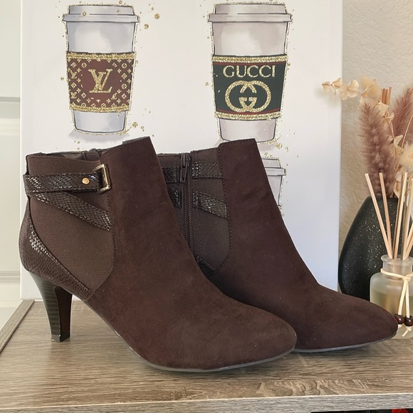 Karen Scott Shoes - NWOT Karen Scott Women’s Boots. Size 8.5🤎